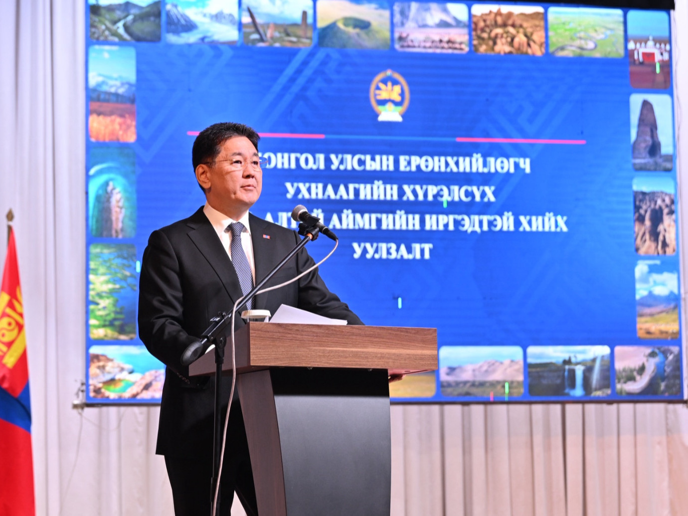 Ерөнхийлөгч У.Хүрэлсүх Говь-Алтай аймагт ажиллаж байна